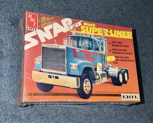 Amt ertl snap fit mack - amt,
